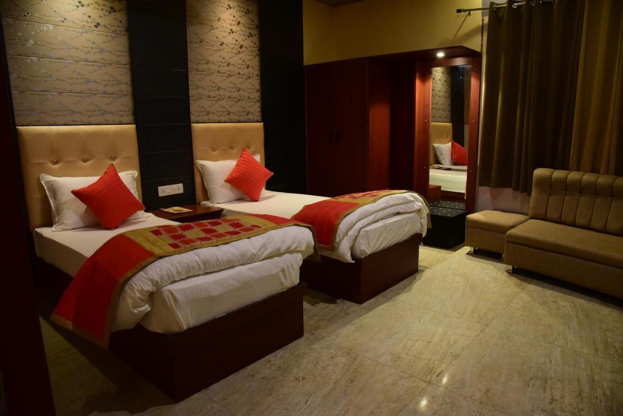 The Park Presidency Hotel Bareilly Ngoại thất bức ảnh