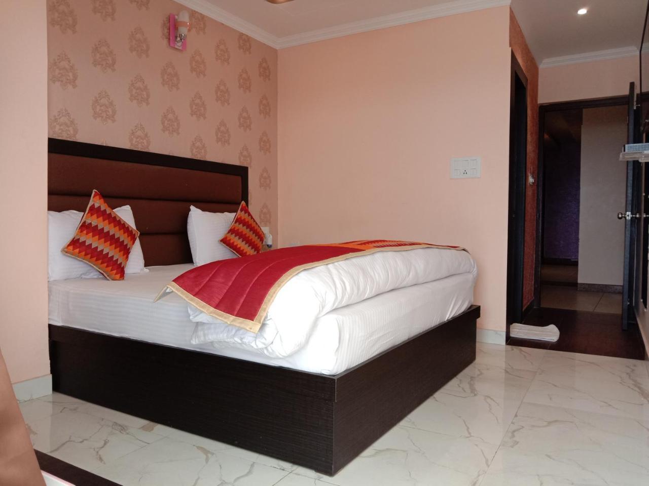 The Park Presidency Hotel Bareilly Ngoại thất bức ảnh
